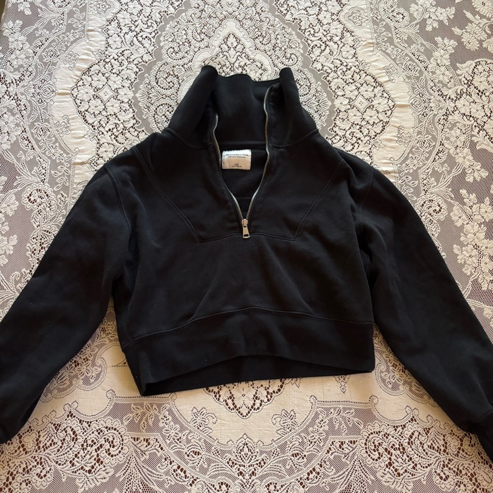 black abercrombie quarter zip jacket xxs